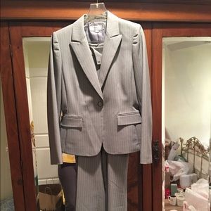Tahari Womens Suit
